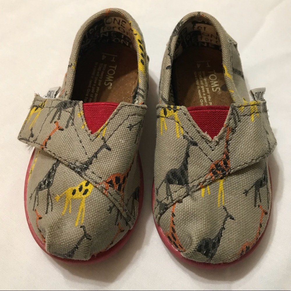 Toms Giraffe size 4